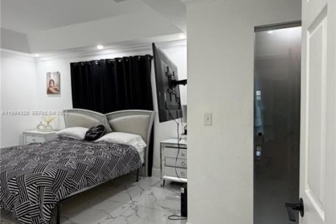 House in Homestead, Florida 5 bedrooms, 169.27 sq.m. № 2045671 - photo 23