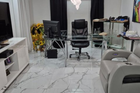 House in Homestead, Florida 5 bedrooms, 169.27 sq.m. № 2045671 - photo 14