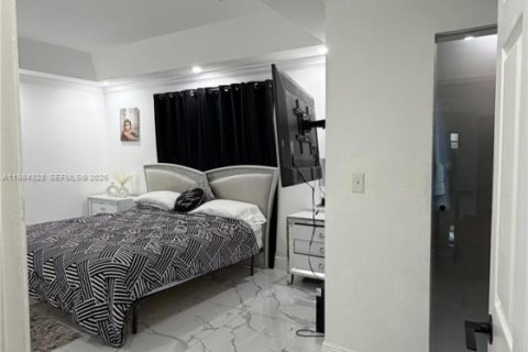 House in Homestead, Florida 5 bedrooms, 169.27 sq.m. № 2045671 - photo 22