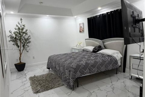 House in Homestead, Florida 5 bedrooms, 169.27 sq.m. № 2045671 - photo 20