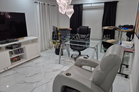 House in Homestead, Florida 5 bedrooms, 169.27 sq.m. № 2045671 - photo 15