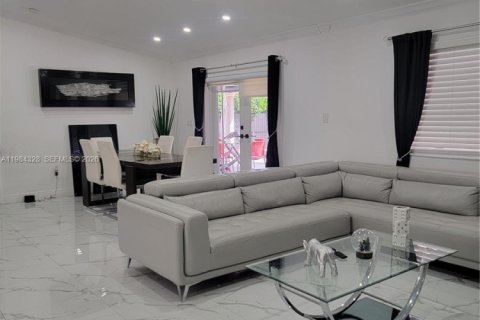 House in Homestead, Florida 5 bedrooms, 169.27 sq.m. № 2045671 - photo 11