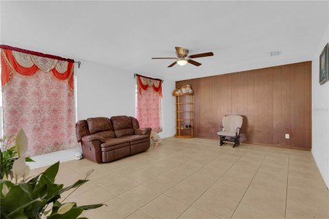 Casa en venta en Apopka, Florida, 3 dormitorios, 158.49 m2 № 1823058 - foto 5