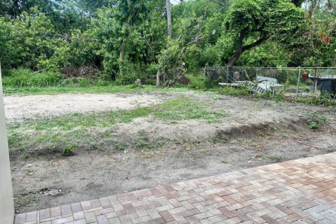 Propiedad comercial en venta en Fort Pierce, Florida, 150.5 m2 № 1217258 - foto 1