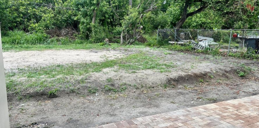 Propiedad comercial en Fort Pierce, Florida 150.5 m2 № 1217258