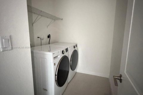 Casa en alquiler en Homestead, Florida, 5 dormitorios, 245.26 m2 № 2031300 - foto 17