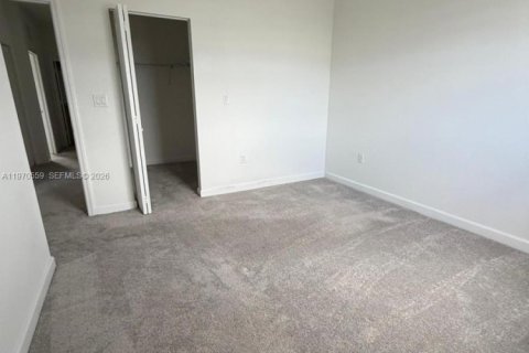 Casa en alquiler en Homestead, Florida, 5 dormitorios, 245.26 m2 № 2031300 - foto 28