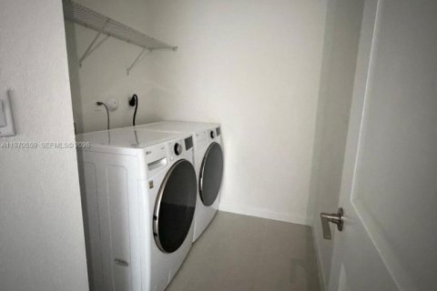 Casa en alquiler en Homestead, Florida, 5 dormitorios, 245.26 m2 № 2031300 - foto 18