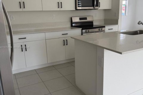 Casa en alquiler en Homestead, Florida, 5 dormitorios, 245.26 m2 № 2031300 - foto 10