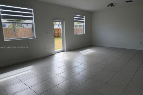 Casa en alquiler en Homestead, Florida, 5 dormitorios, 245.26 m2 № 2031300 - foto 7