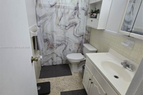 Villa ou maison à louer à Hialeah, Floride: 1 chambre, 195.09 m2 № 2390092 - photo 5