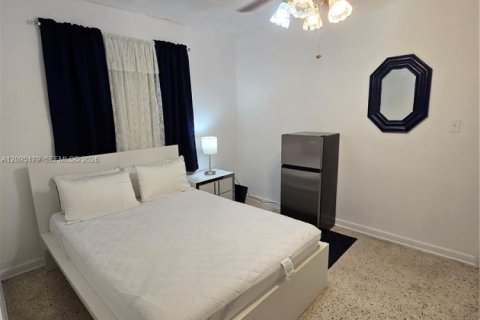 Villa ou maison à louer à Hialeah, Floride: 1 chambre, 195.09 m2 № 2390092 - photo 2
