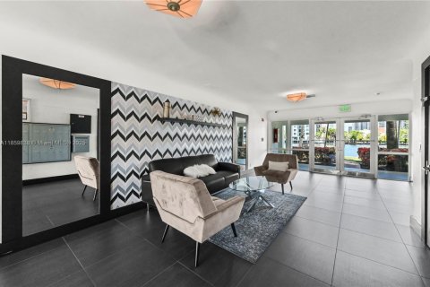 Condo in Fort Lauderdale, Florida, 2 bedrooms  № 1888369 - photo 18