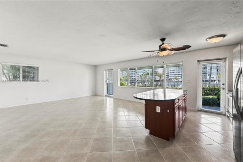 Condo in Fort Lauderdale, Florida, 2 bedrooms  № 1888369 - photo 7
