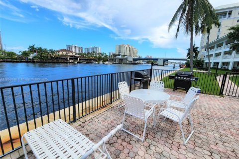 Condo in Fort Lauderdale, Florida, 2 bedrooms  № 1888369 - photo 22