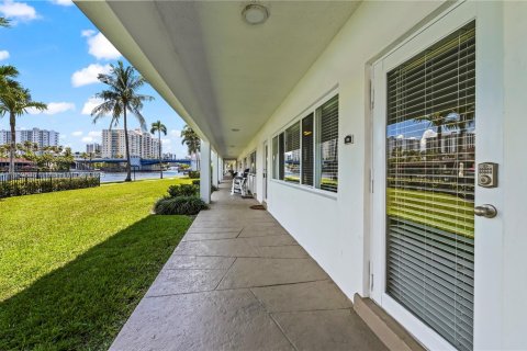 Condo in Fort Lauderdale, Florida, 2 bedrooms  № 1888369 - photo 2