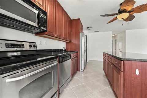 Condo in Fort Lauderdale, Florida, 2 bedrooms  № 1888369 - photo 3