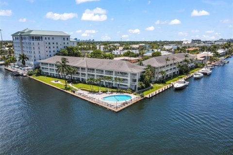Condo in Fort Lauderdale, Florida, 2 bedrooms  № 1888369 - photo 1