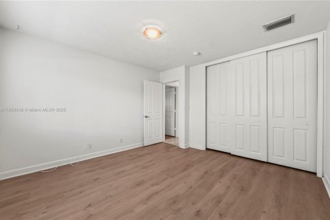 Condo in Fort Lauderdale, Florida, 2 bedrooms  № 1888369 - photo 13