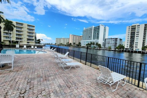 Condo in Fort Lauderdale, Florida, 2 bedrooms  № 1888369 - photo 21