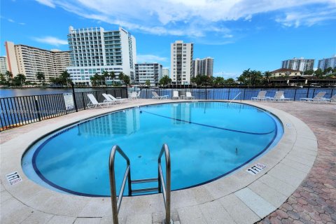 Condo in Fort Lauderdale, Florida, 2 bedrooms  № 1888369 - photo 19