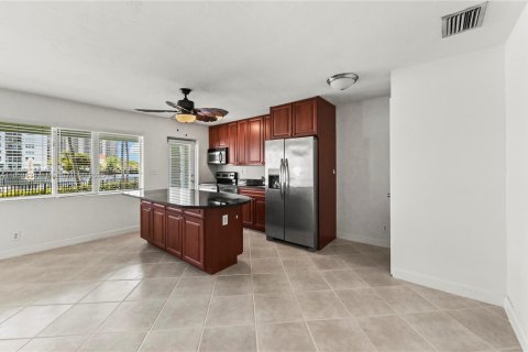 Condo in Fort Lauderdale, Florida, 2 bedrooms  № 1888369 - photo 8