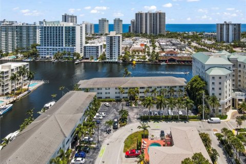 Condo in Fort Lauderdale, Florida, 2 bedrooms  № 1888369 - photo 25