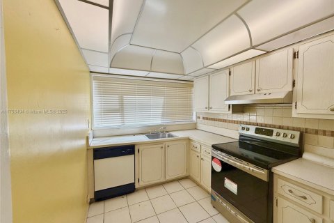 Condo in Miami, Florida, 2 bedrooms  № 1860497 - photo 22