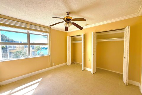 Condo in Miami, Florida, 2 bedrooms  № 1860497 - photo 10