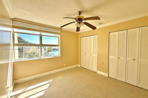Condo in Miami, Florida, 2 bedrooms  № 1860497 - photo 14