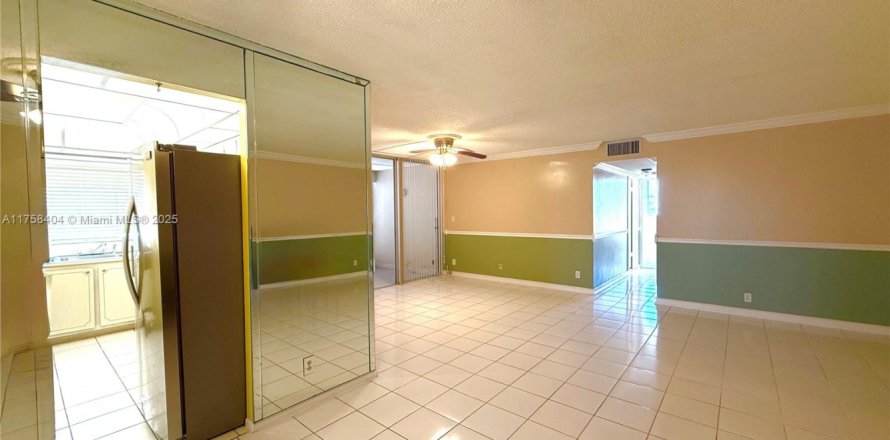 Condo in Miami, Florida, 2 bedrooms № 1860497