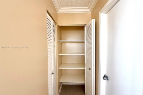 Condo in Miami, Florida, 2 bedrooms  № 1860497 - photo 21