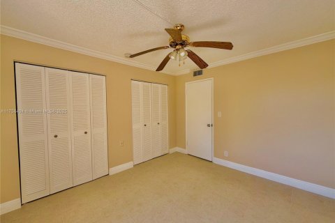 Condo in Miami, Florida, 2 bedrooms  № 1860497 - photo 13