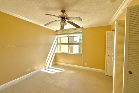 Condo in Miami, Florida, 2 bedrooms  № 1860497 - photo 9