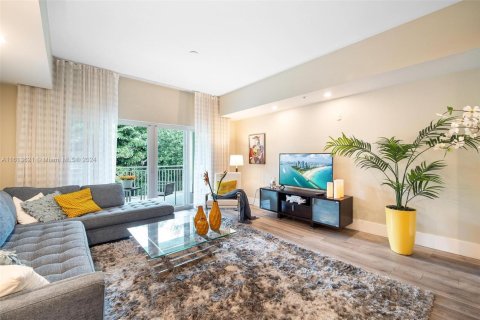 Condominio en alquiler en Doral, Florida, 3 dormitorios, 192.31 m2 № 1937766 - foto 2