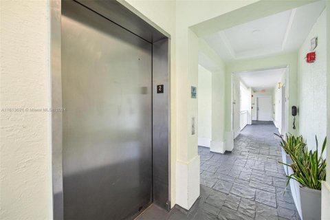 Condo in Doral, Florida, 3 bedrooms  № 1937766 - photo 26