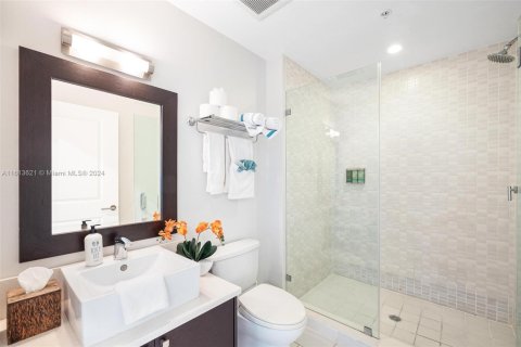 Condo in Doral, Florida, 3 bedrooms  № 1937766 - photo 22