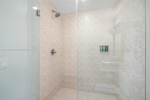 Condo in Doral, Florida, 3 bedrooms  № 1937766 - photo 18