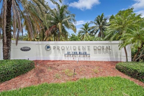 Condominio en alquiler en Doral, Florida, 3 dormitorios, 192.31 m2 № 1937766 - foto 1