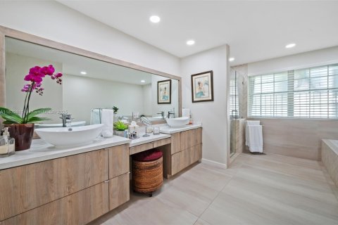 Casa en venta en Doral, Florida, 6 dormitorios, 307.04 m2 № 1820024 - foto 20