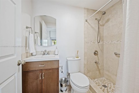 Casa en venta en Doral, Florida, 6 dormitorios, 307.04 m2 № 1820024 - foto 25