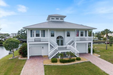 House in Englewood, Florida 3 bedrooms, 307.69 sq.m. № 2291717