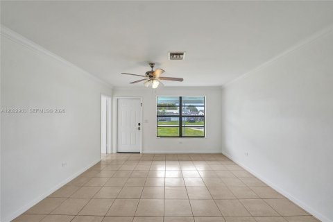 House in Hollywood, Florida 3 bedrooms, 117.8 sq.m. № 2281625 - photo 8