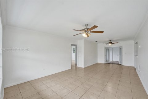 House in Hollywood, Florida 3 bedrooms, 117.8 sq.m. № 2281625 - photo 6
