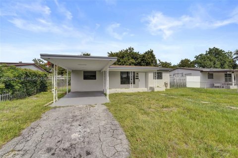 House in Hollywood, Florida 3 bedrooms, 117.8 sq.m. № 2281625 - photo 3
