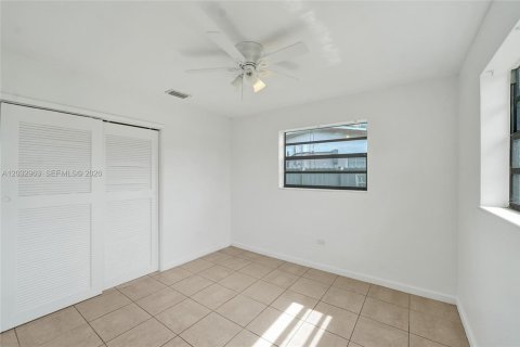House in Hollywood, Florida 3 bedrooms, 117.8 sq.m. № 2281625 - photo 26