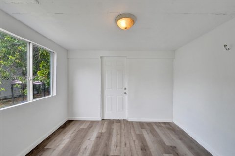 House in Hollywood, Florida 3 bedrooms, 117.8 sq.m. № 2281625 - photo 15