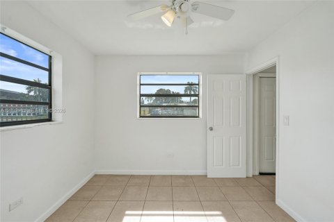 House in Hollywood, Florida 3 bedrooms, 117.8 sq.m. № 2281625 - photo 28