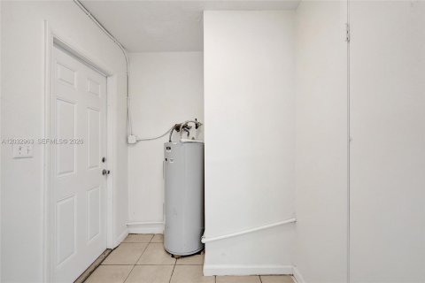 House in Hollywood, Florida 3 bedrooms, 117.8 sq.m. № 2281625 - photo 24