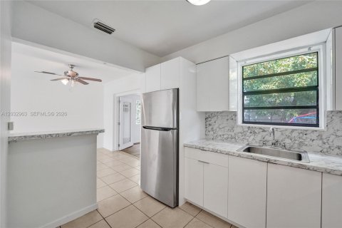 House in Hollywood, Florida 3 bedrooms, 117.8 sq.m. № 2281625 - photo 22